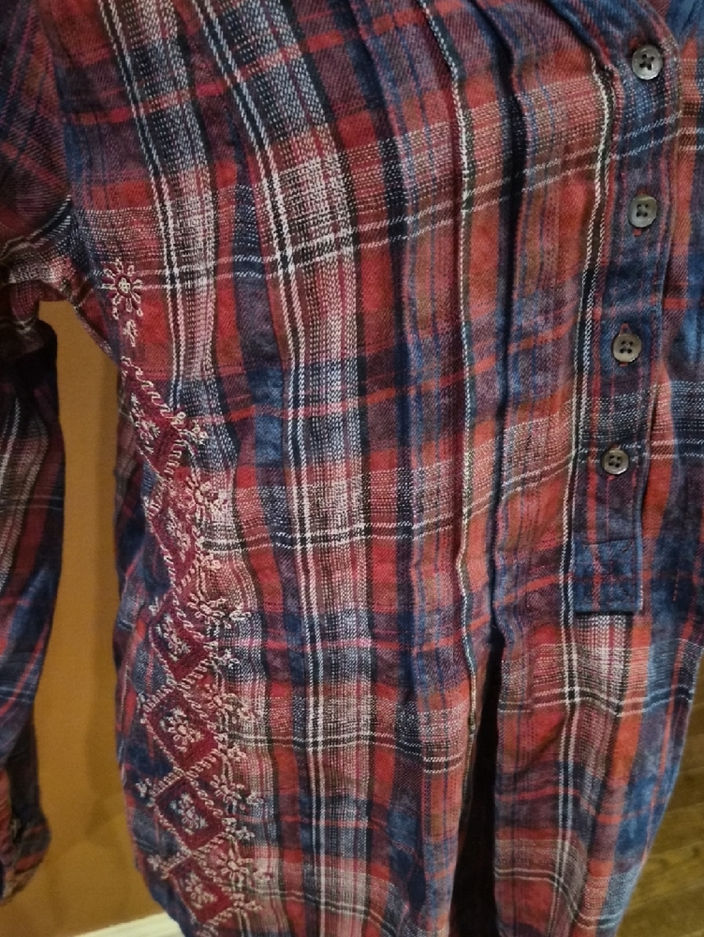 Sundance Women’s Red & Blue Plaid Button-Front Tunic Top - Picture 3 of 8